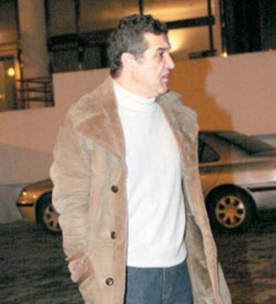 Becali strigă după arbitrii străini