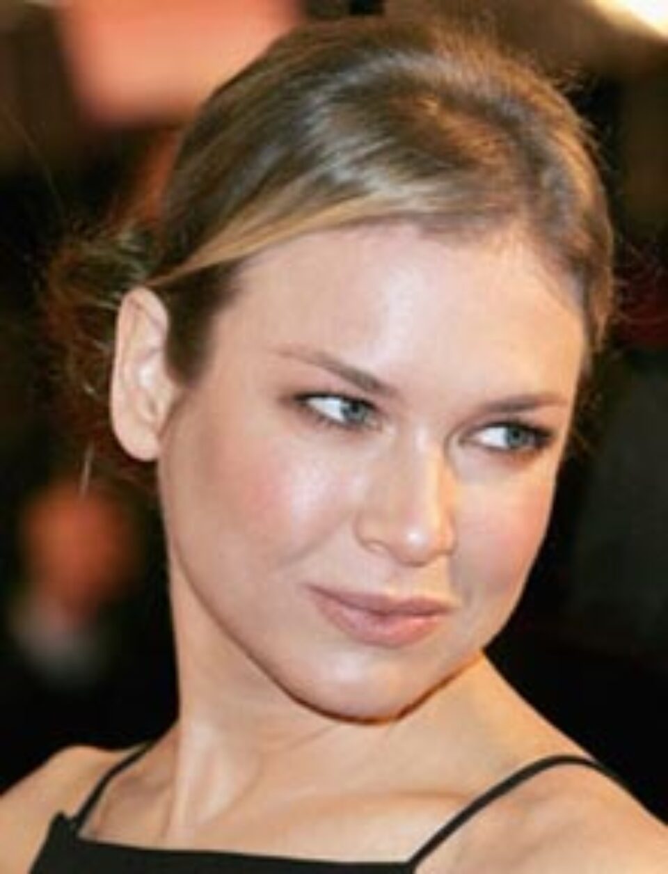 Renee Zellweger vrea să-și cumpere o armă pentru a se proteja Renee Zellweger vrea să-și cumpere o armă pentru a se proteja