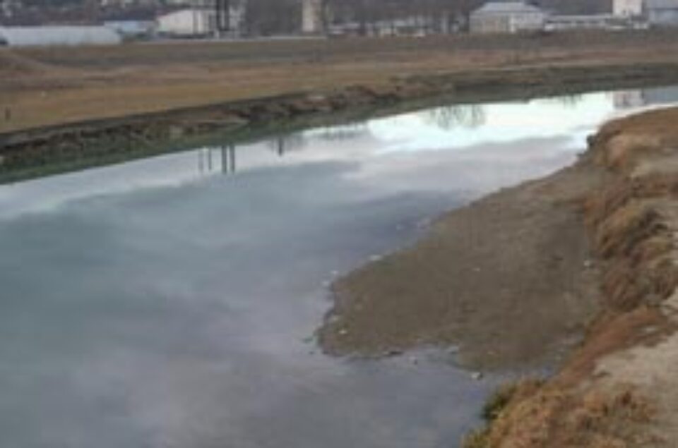 Dacă debitul râului Suceava va scădea până la 3 metri cubi pe secundă, se va ajunge la limitarea cantităţii de apă distribuită consumatorilor industriali