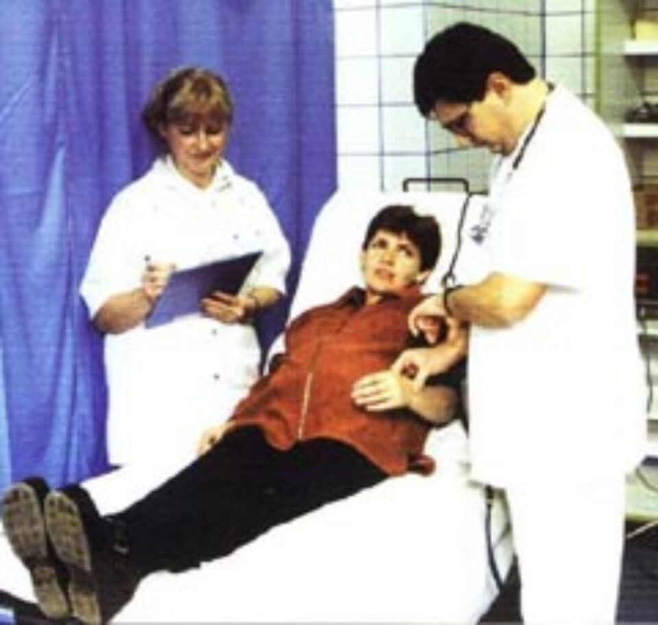 Asigurații semnează pentru prima dată contracte direct cu Casele de asigurări de sănătate