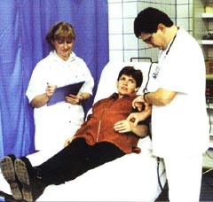 Asigurații semnează pentru prima dată contracte direct cu Casele de asigurări de sănătate