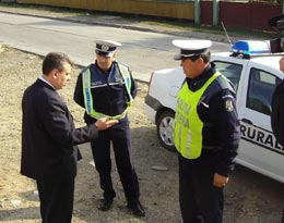 Pe urmele polițiștilor care au călcat pe bec