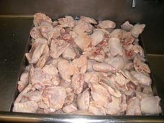 UE a ridicat interdicția privind importurile de carne de pasăre din România