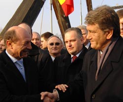 Iușcenko și Băsescu au convenit ca românii să meargă în Ucraina fără vize