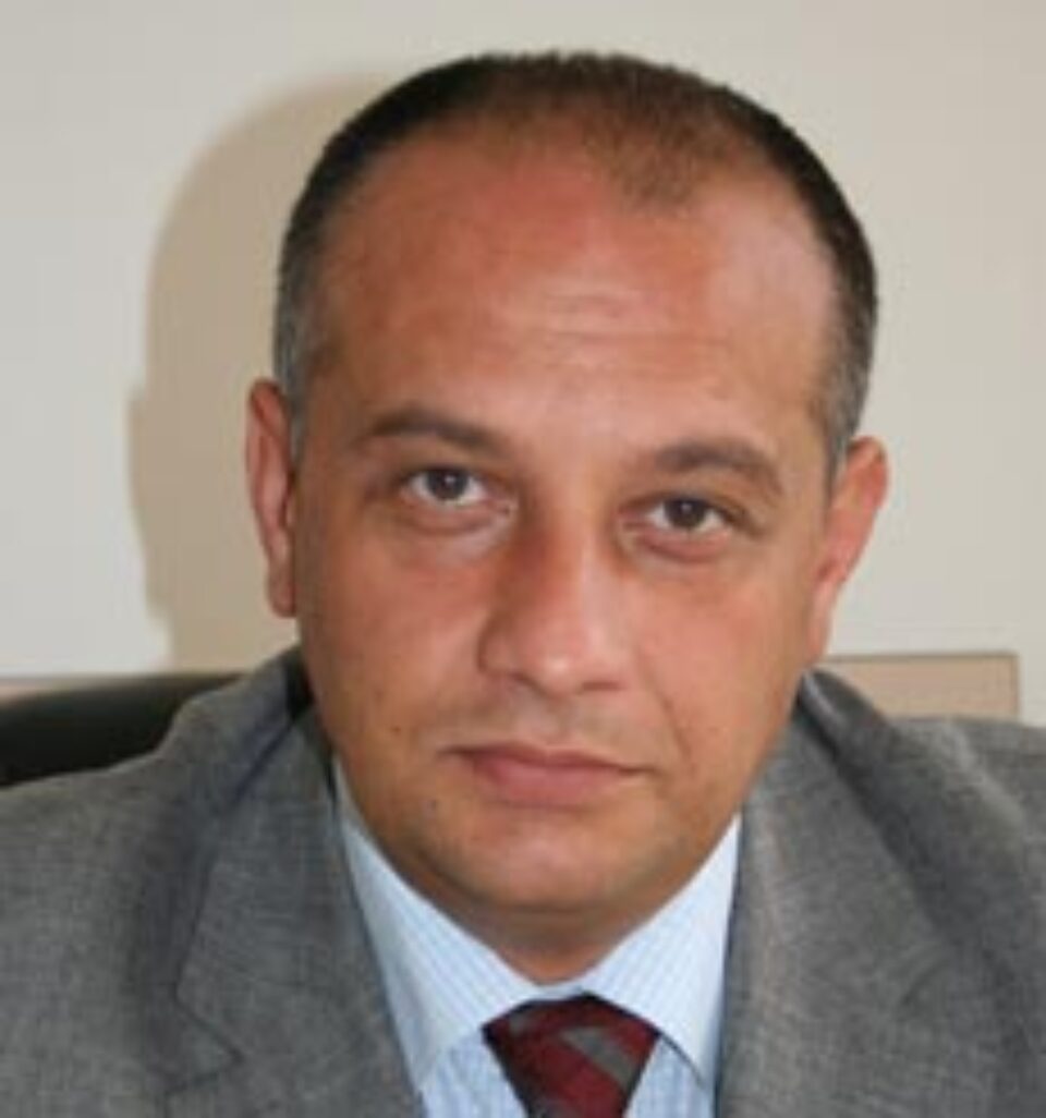 Băișanu îi amenință cu amenzi pe primarii care întârzie retrocedarea