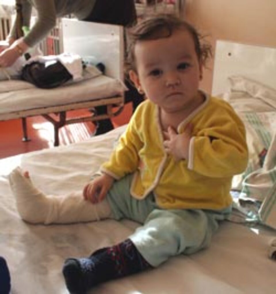 Fetiță de un an, abandonată în zona METRO