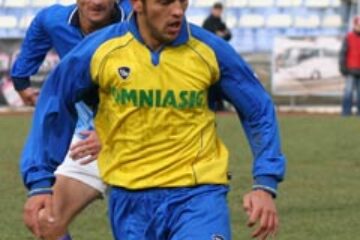 Apetri va da piept cu foştii săi coechipieri