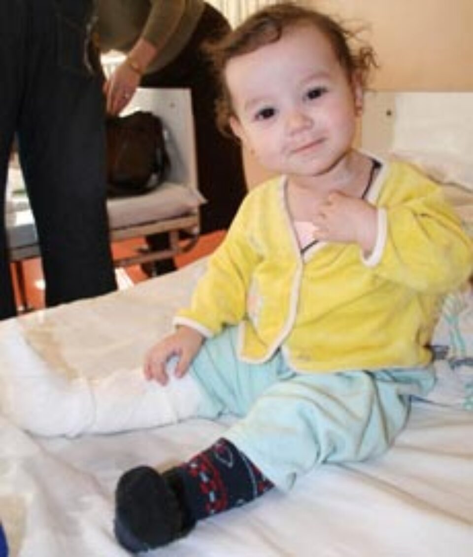 Fetița ajunsă la spital după ce a fost abandonată, revendicată de ambii părinți