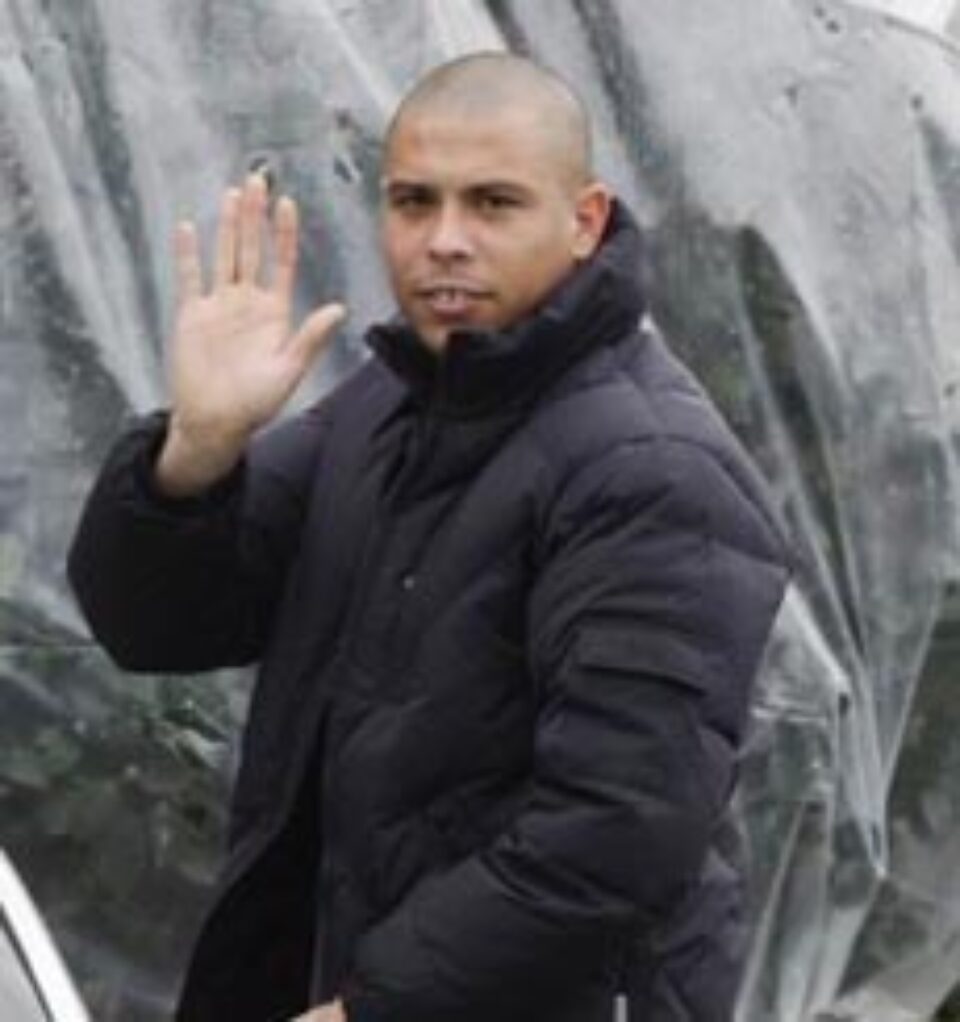 Ronaldo a semnat cu AC Milan și l-a atacat pe Capello