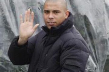 Ronaldo a semnat cu AC Milan și l-a atacat pe Capello