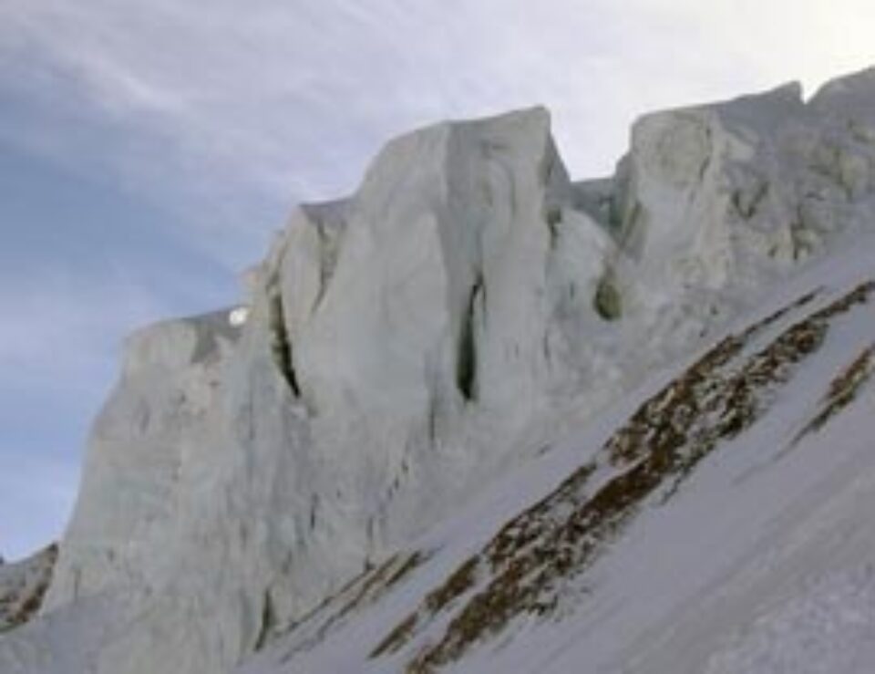 Pericol de avalanșe în mai multe masive