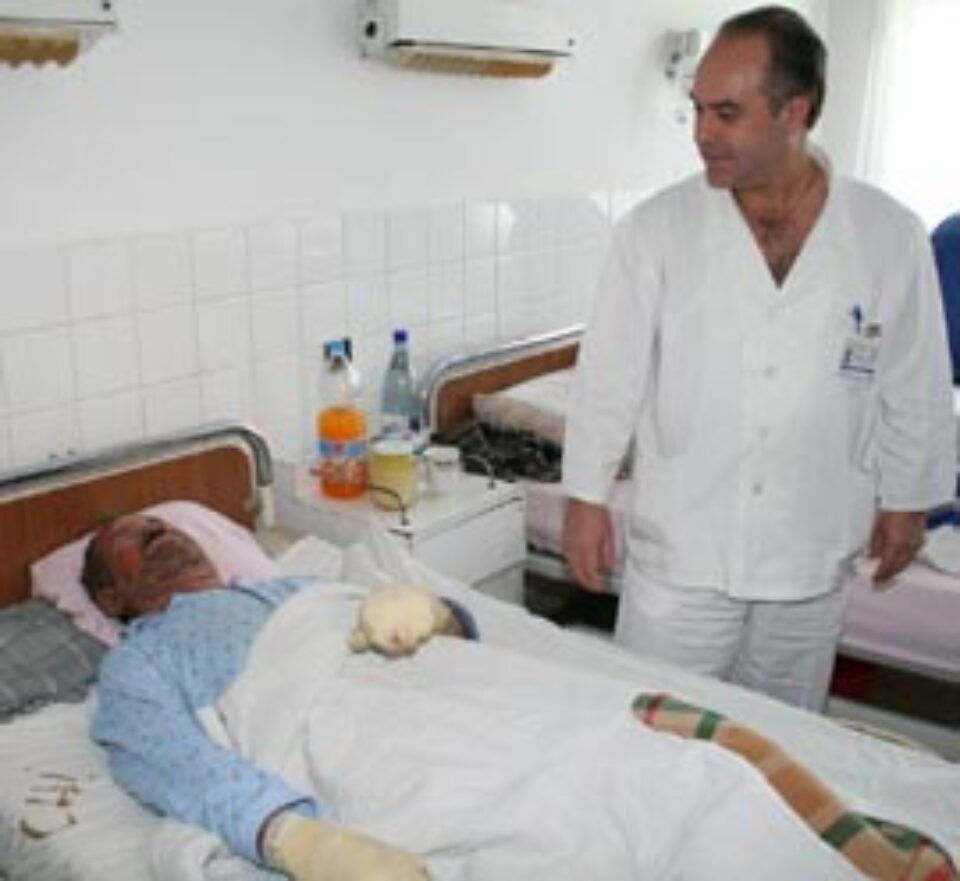 Desfigurați după ce s-au ars cu vapori de benzină aprinsă