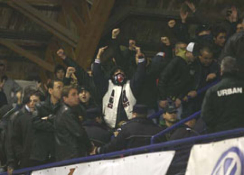 Bătăi între spectatori la derbiul Dinamo-Steaua