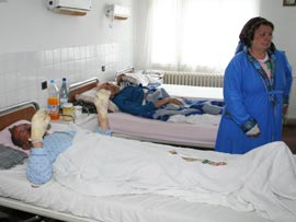 Desfigurați după ce s-au ars cu vapori de benzină aprinsă