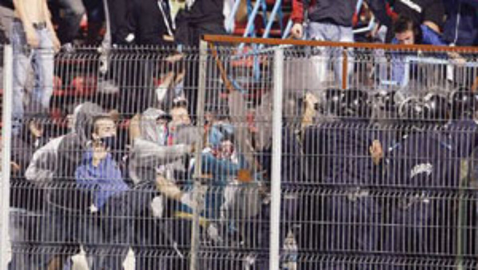 Derbiul Steaua-Dinamo, la fotbal, se joacă la 150 de km de București