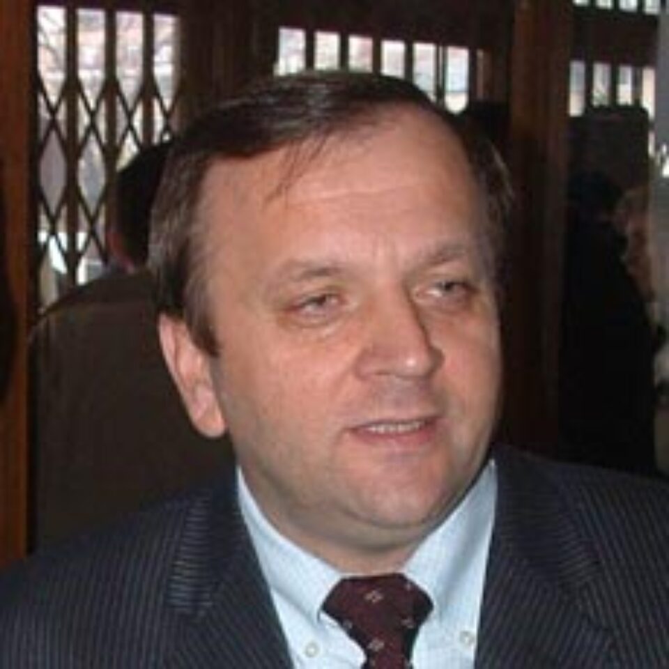 Semnături pentru demiterea apropiaților lui Flutur