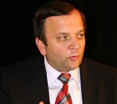 Flutur crede că Tăriceanu este un „ipocrit amuzant”