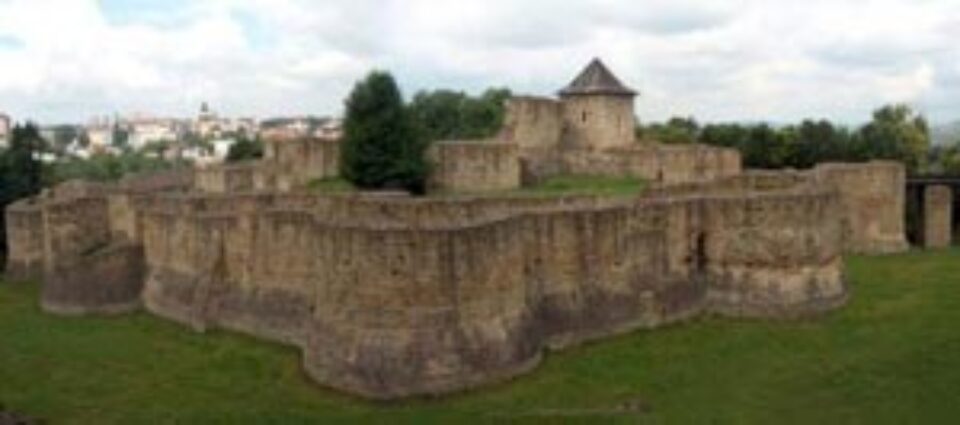 Doi finanțatori puternici se asociază pentru reabilitarea Cetății de Scaun Doi finanțatori puternici se asociază pentru reabilitarea Cetății de Scaun
