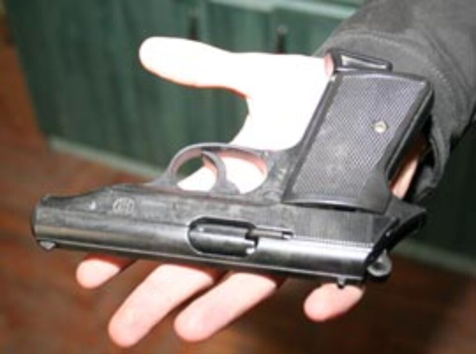 Peste 600 de pistolari umblă printre noi