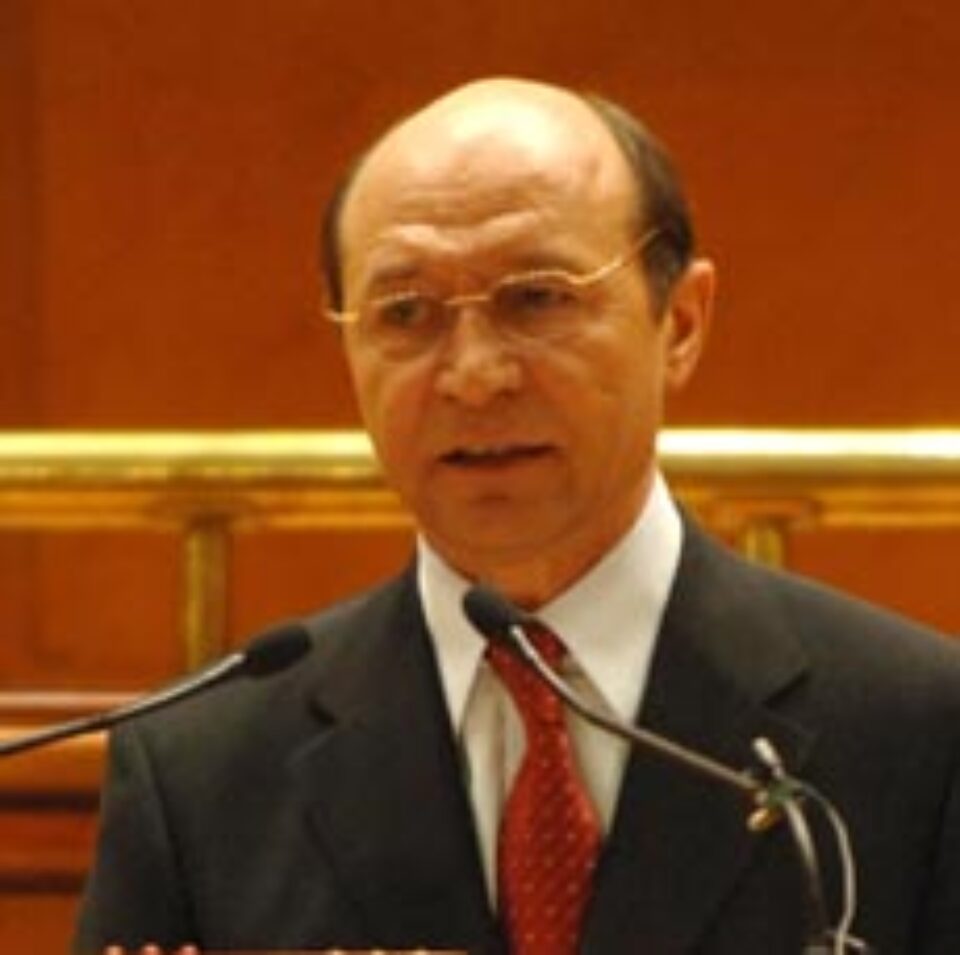 Băsescu vrea referendum pentru votul uninominal