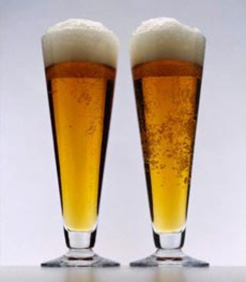 Ce îți ruinează succesul: vinul sau berea?