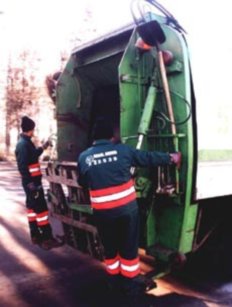 Salubrizarea Sucevei – blocată de o contestație nefondată Salubrizarea Sucevei – blocată de o contestație nefondată