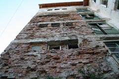 Singura clădire cu risc seismic de grad I este blocul 48, de pe strada Mărăşeşti