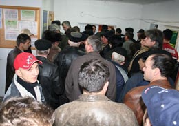 Aproape 5.000 de suceveni s-au înghesuit pentru un permis nou