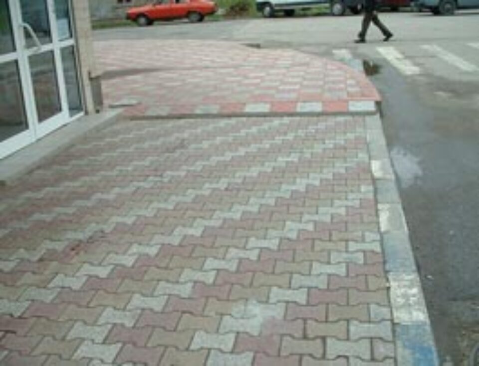 Primăria pavează trotuarele din centrul Sucevei