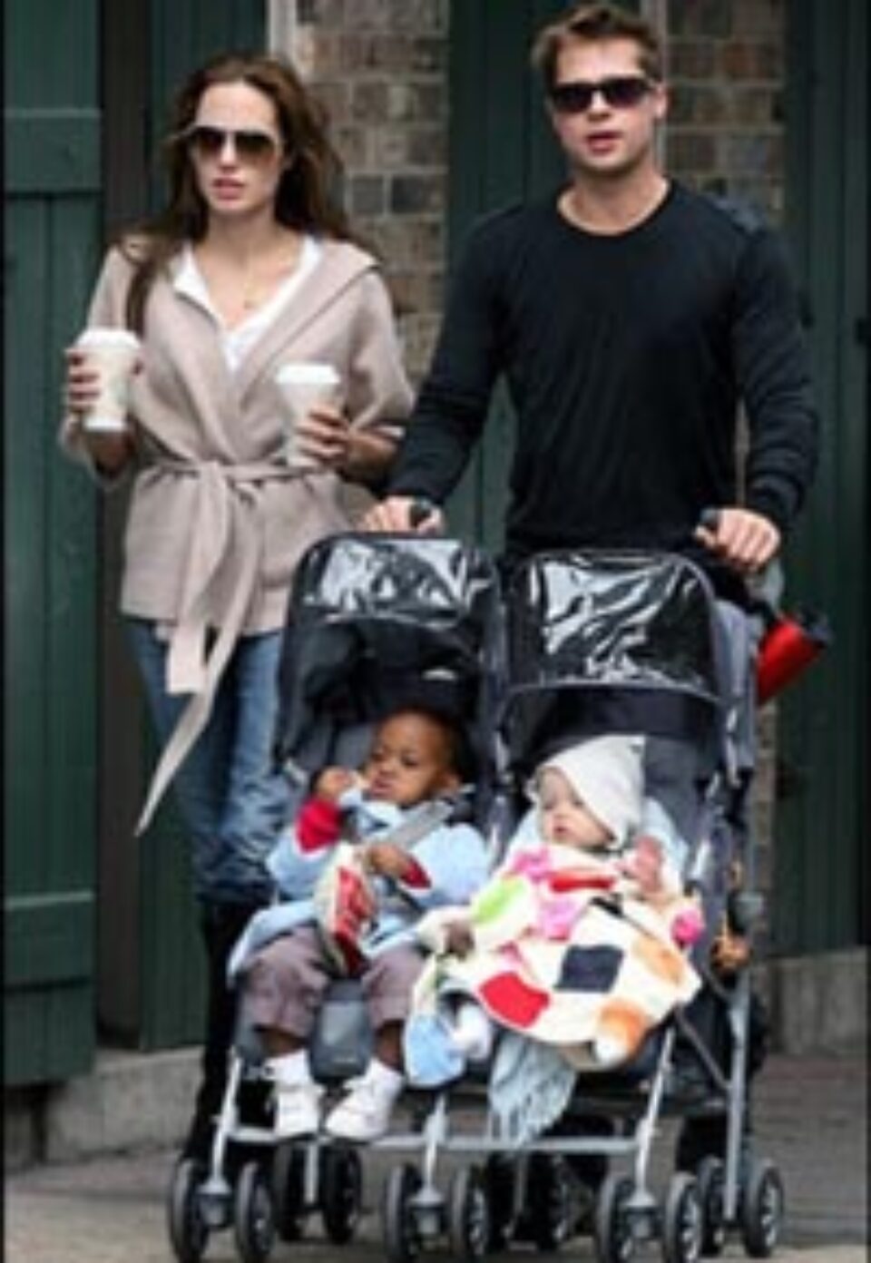 Angelina Jolie și Brad Pitt au apelat la un consilier de cuplu Angelina Jolie și Brad Pitt au apelat la un consilier de cuplu