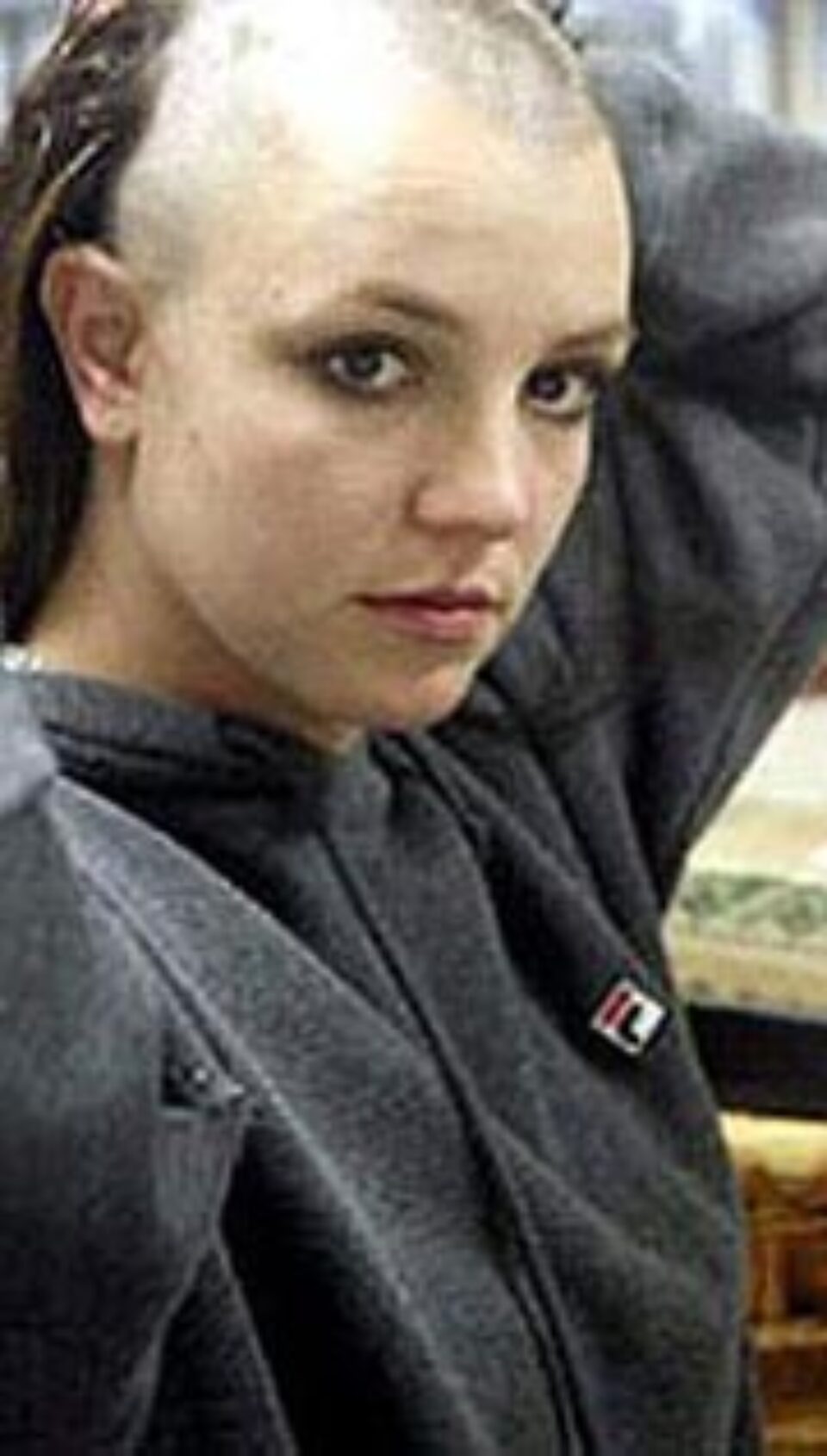 Britney spune că s-a ras în cap pentru că avea păduchi Britney spune că s-a ras în cap pentru că avea păduchi