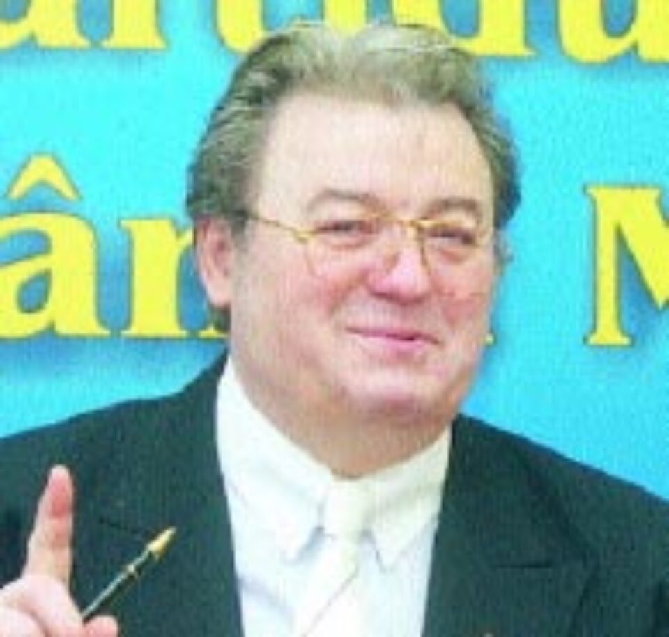 C.V.Tudor: Când ajung la putere, îi bag la pușcărie pe membrii CC care au fost "mânjiți" C.V.Tudor: Când ajung la putere, îi bag la pușcărie pe membrii CC care au fost "mânjiți"