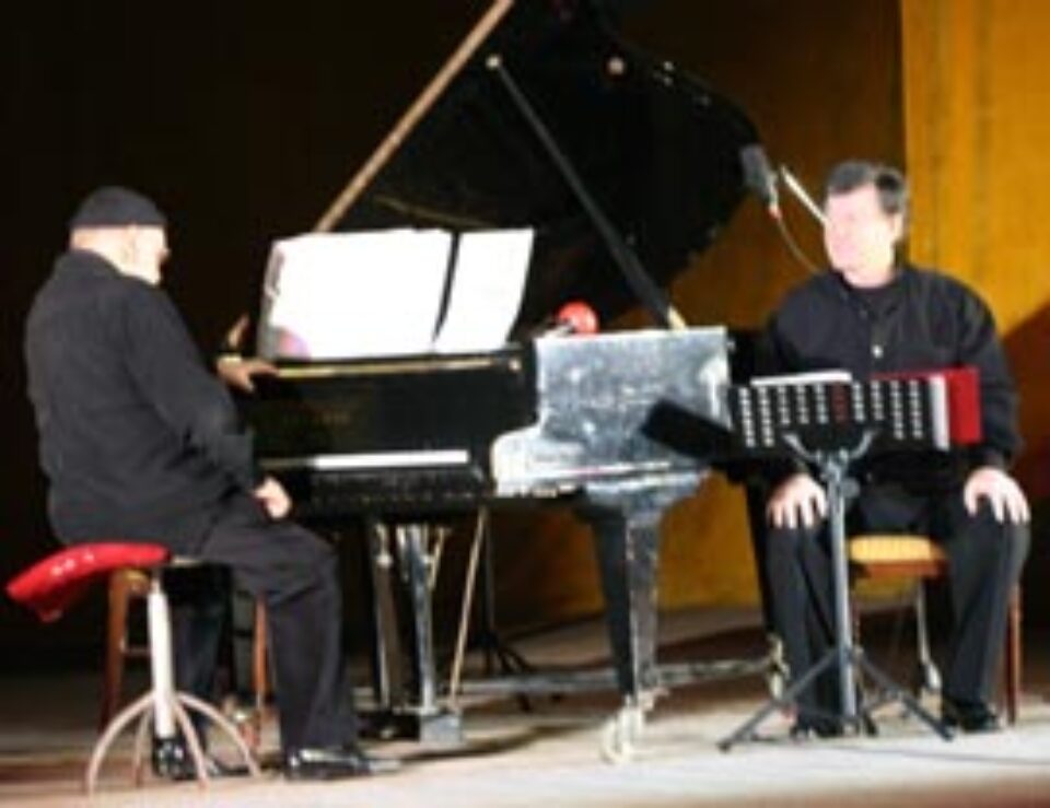 Ion Caramitru și Johnny Răducanu au făcut spectacol la Suceava Ion Caramitru și Johnny Răducanu au făcut spectacol la Suceava