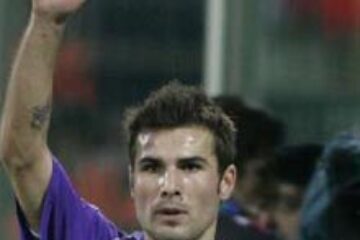 Mutu, lăudat în Italia