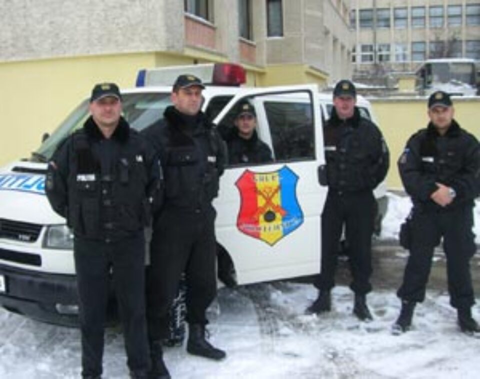 Pirotehniștii Poliției trimiși să caute bombe într-un spital, o gară și un post de poliție Pirotehniștii Poliției trimiși să caute bombe într-un spital, o gară și un post de poliție