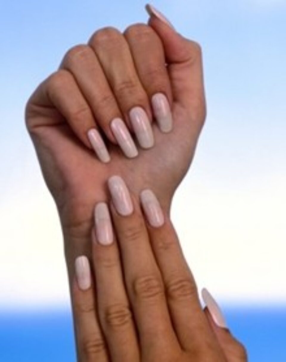 Reconstrucția unghiilor – o nouă tehnică de îngrijire Reconstrucția unghiilor – o nouă tehnică de îngrijire