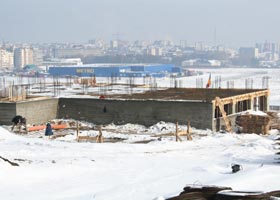 Lucrările la un viitor hotel au început chiar dacă Primăria nu a eliberat autorizaţia de construire