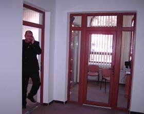 Un mărțișor de la Prefectură pentru petiționarii din județ