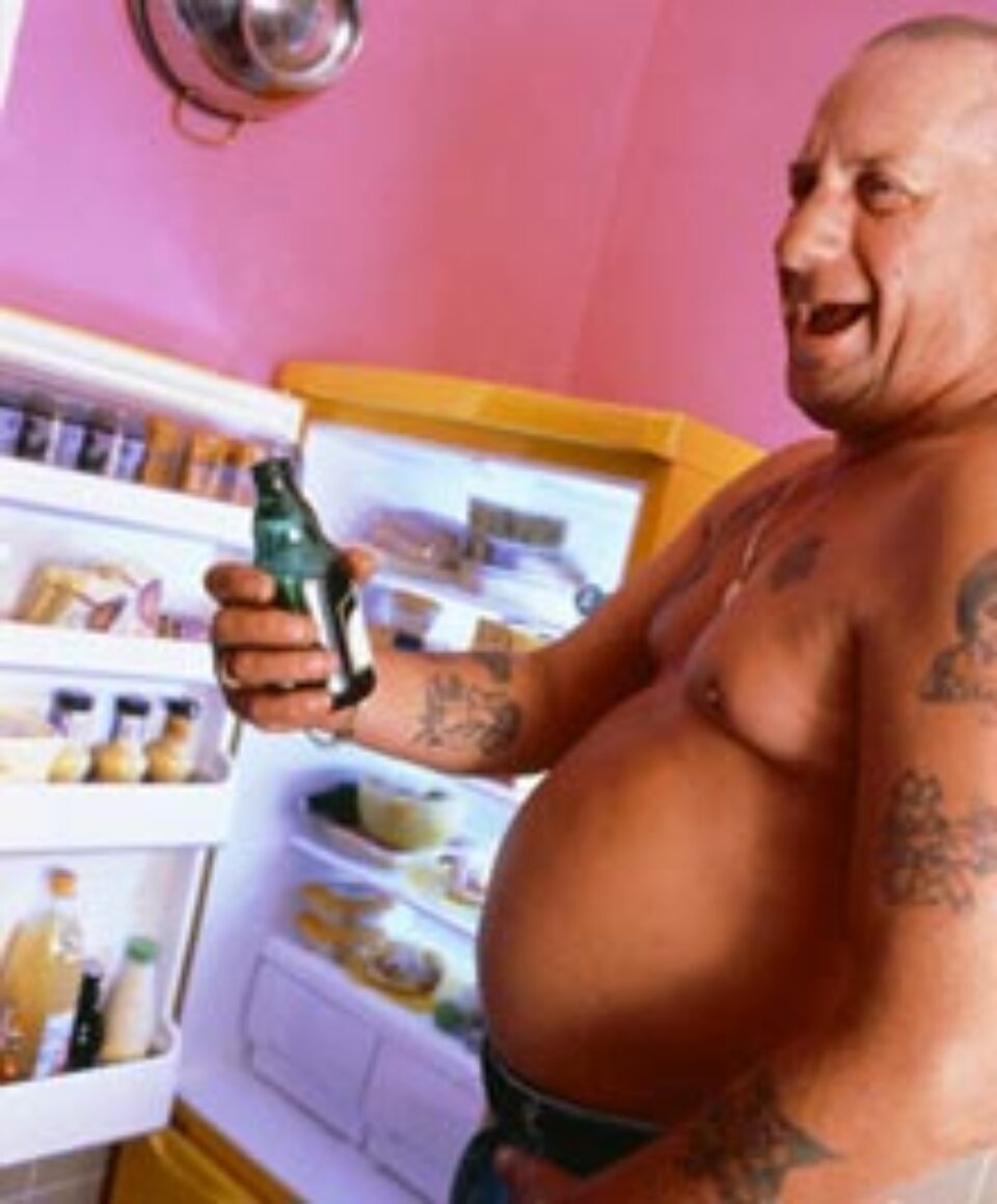 Frigiderul care aruncă cutiile de bere proprietarilor leneși Frigiderul care aruncă cutiile de bere proprietarilor leneși