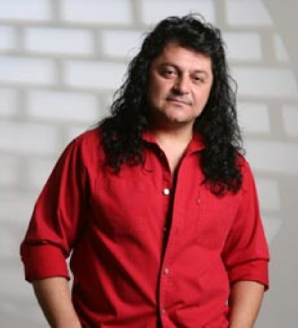 Solistul trupei “Compact” s-a “doftoricit” cu ceai de gălbenele Solistul trupei “Compact” s-a “doftoricit” cu ceai de gălbenele