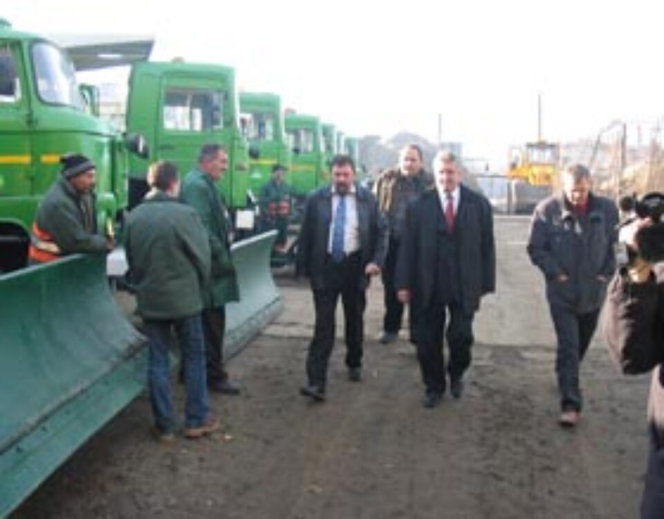 Masinile cu lama si gramezile de nisip folosite pentru deszapezire