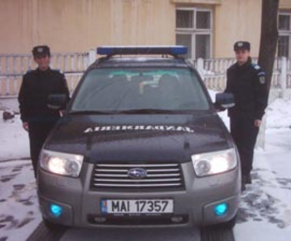 Andreea si Viorica au renuntat la vechile meserii, operator calculator respectiv gestionar, pentru uniforma de jandarm Andreea si Viorica au renuntat la vechile meserii, operator calculator respectiv gestionar, pentru uniforma de jandarm