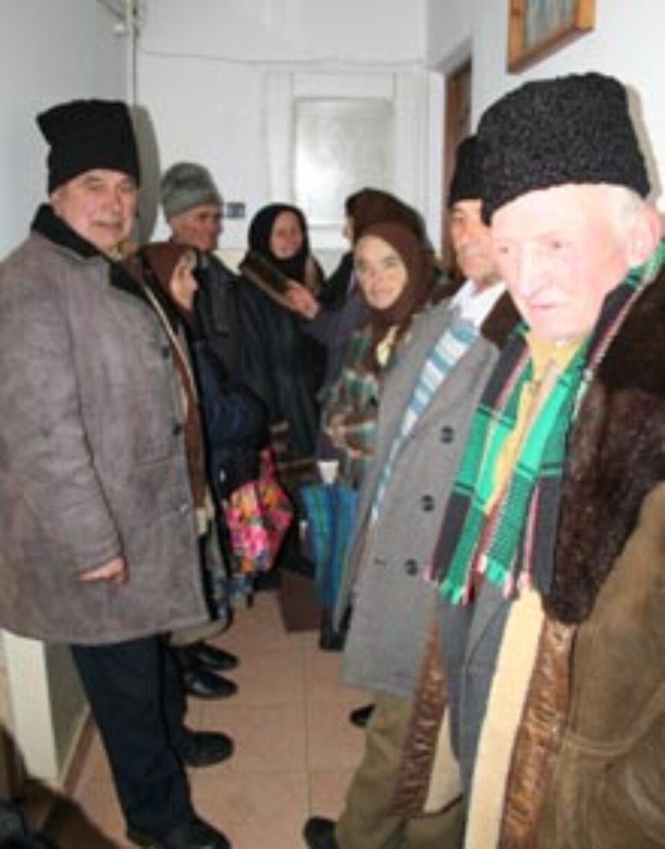 Țăranii, puși pe drumuri pentru a depune o cerere Țăranii, puși pe drumuri pentru a depune o cerere