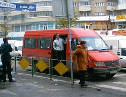 Maxi-taximetriștii fac presiuni pentru a reveni pe traseele din Suceava