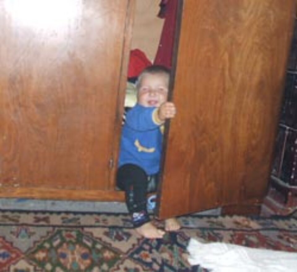 Copil de un an și nouă luni, înecat într-un pârâiaș Copil de un an și nouă luni, înecat într-un pârâiaș