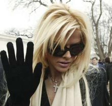 Probe noi în cazul morții Annei Nicole Smith ar putea indica faptul că aceasta a fost asasinată