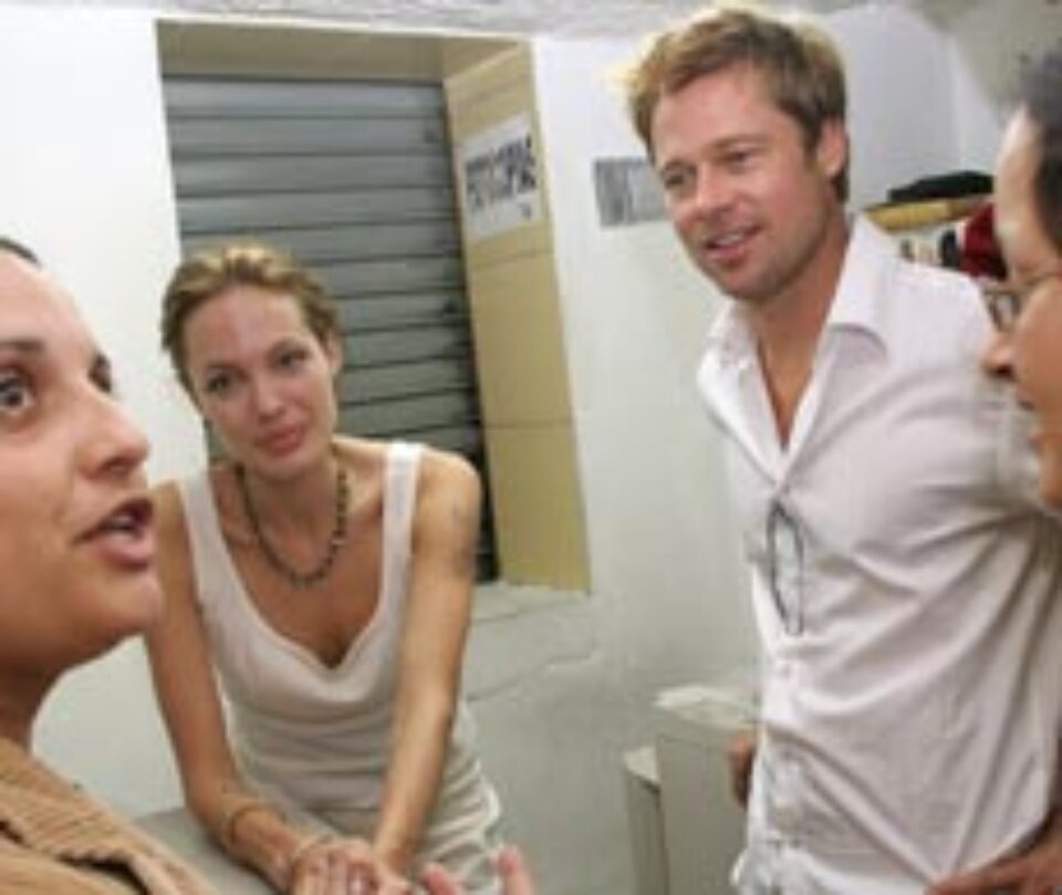 Angelina Jolie neagă că și-ar face publicitate prin intermediul campaniilor umanitare Angelina Jolie neagă că și-ar face publicitate prin intermediul campaniilor umanitare