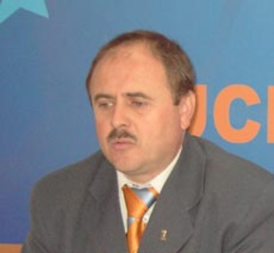 Barbă scapă cu fața curată din „duelul giganților”