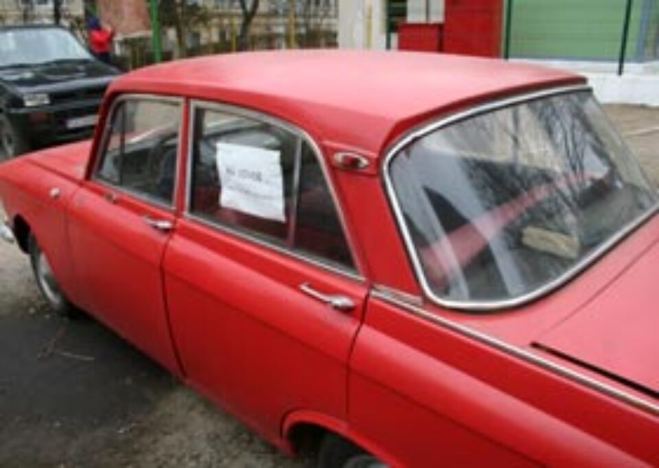 Moschvich scos la vânzare deoarece proprietarul nu-l mai poate întreţine