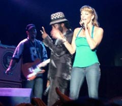 Fergie, prea beată să călătorească cu avionul